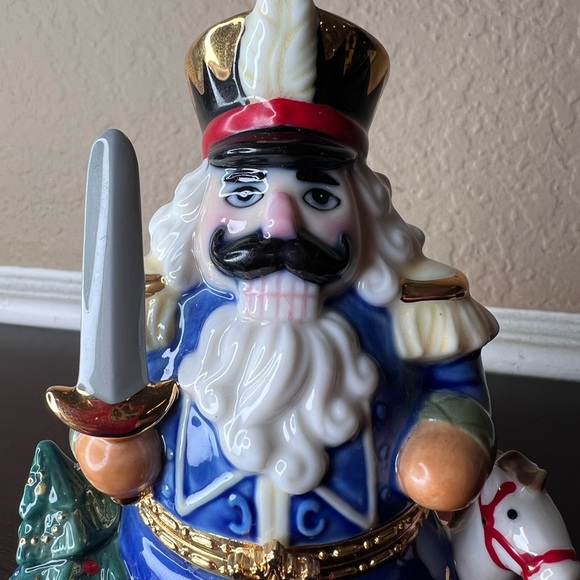 Vintage Porcelain Nutcracker Hinged Keepsake / Christmas Box, Traditions Accents - Picture 6 of 8